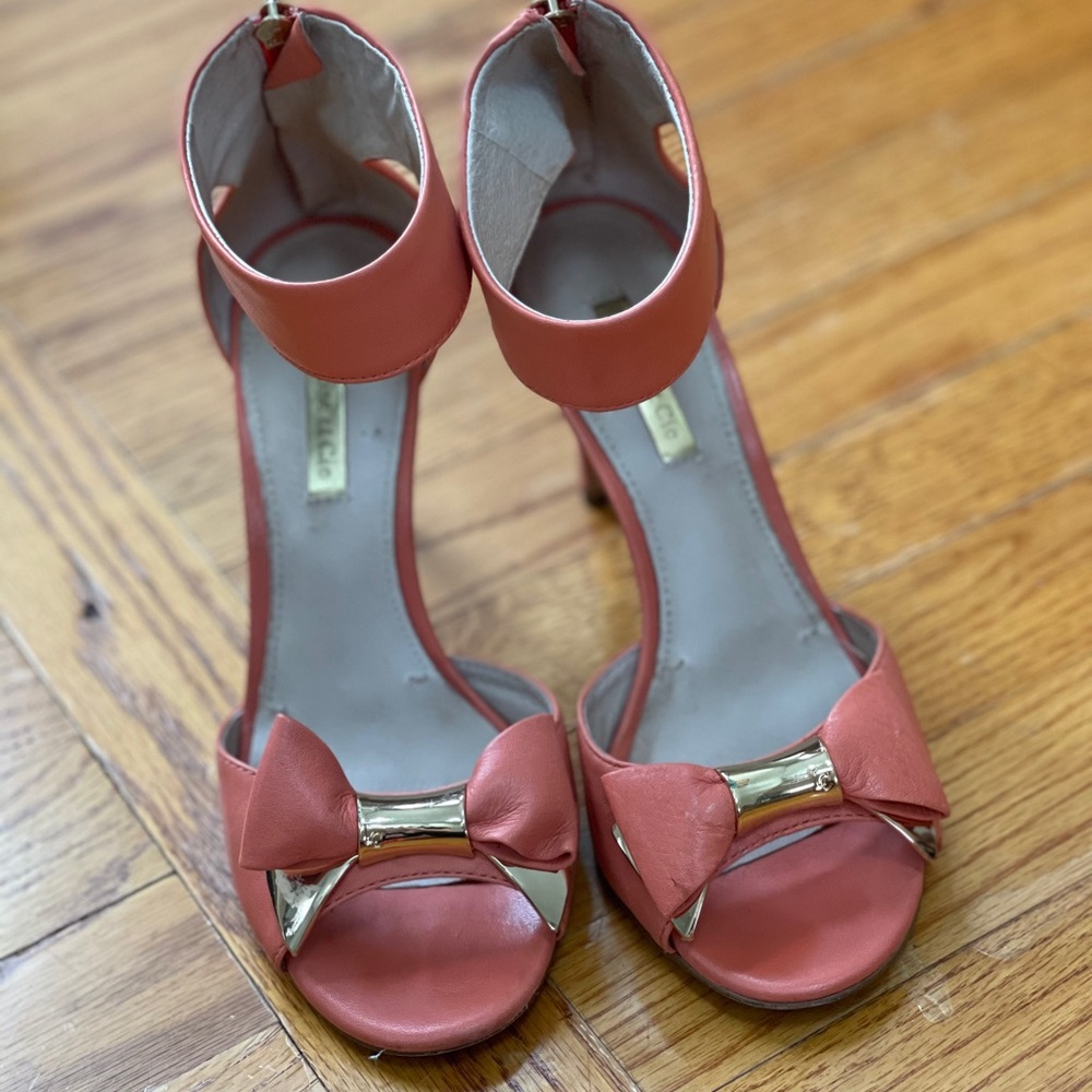 Women’s shoes in salmon color from Louise et Cie